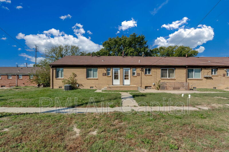 638 S Woodlawn Blvd in Wichita, KS - Building Photo