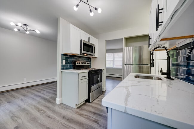 20 Howard St, Unit 17A in East Hartford, CT - Building Photo - Building Photo