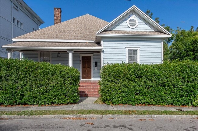 property at 906 E 11th Ave