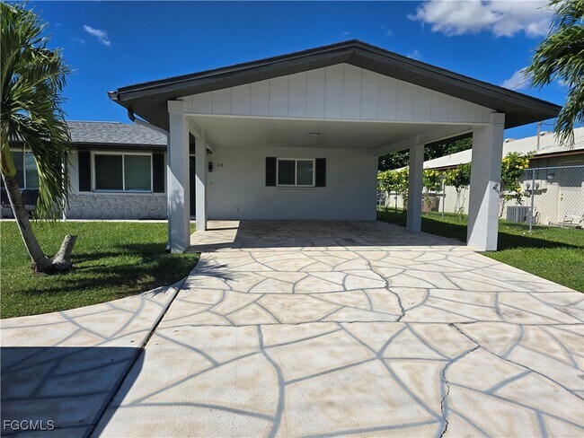 118 NE 16th Pl in Cape Coral, FL - Building Photo - Building Photo