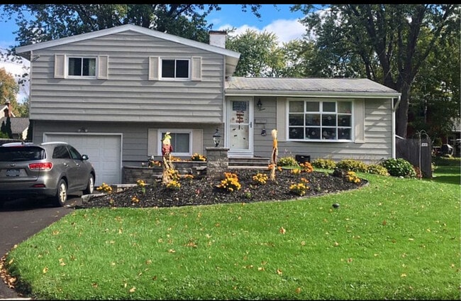 7 Limetree Ln in Liverpool, NY - Building Photo - Building Photo