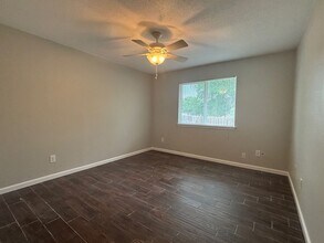 213-215-215 Greenlawn Blvd in Round Rock, TX - Building Photo - Building Photo