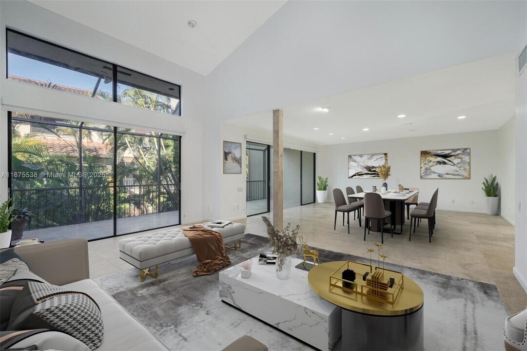 2000 S Bayshore Dr in Miami, FL - Building Photo