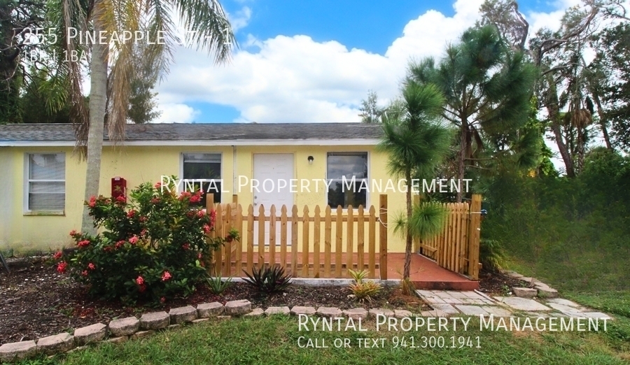 255 Pineapple St-Unit -1 in Englewood, FL - Building Photo