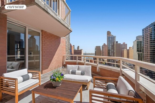 property at 206 E 95th St