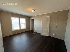 693 W Mills Dr in Towanda, KS - Building Photo - Building Photo