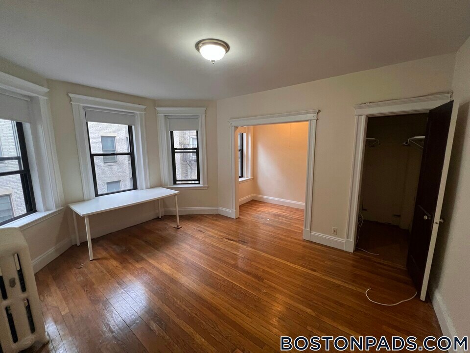 1144 Commonwealth Ave, Unit 21 in Boston, MA - Building Photo