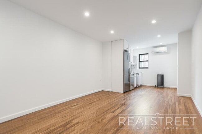Brand New 2 Bed with Private Yard Bed Stuy