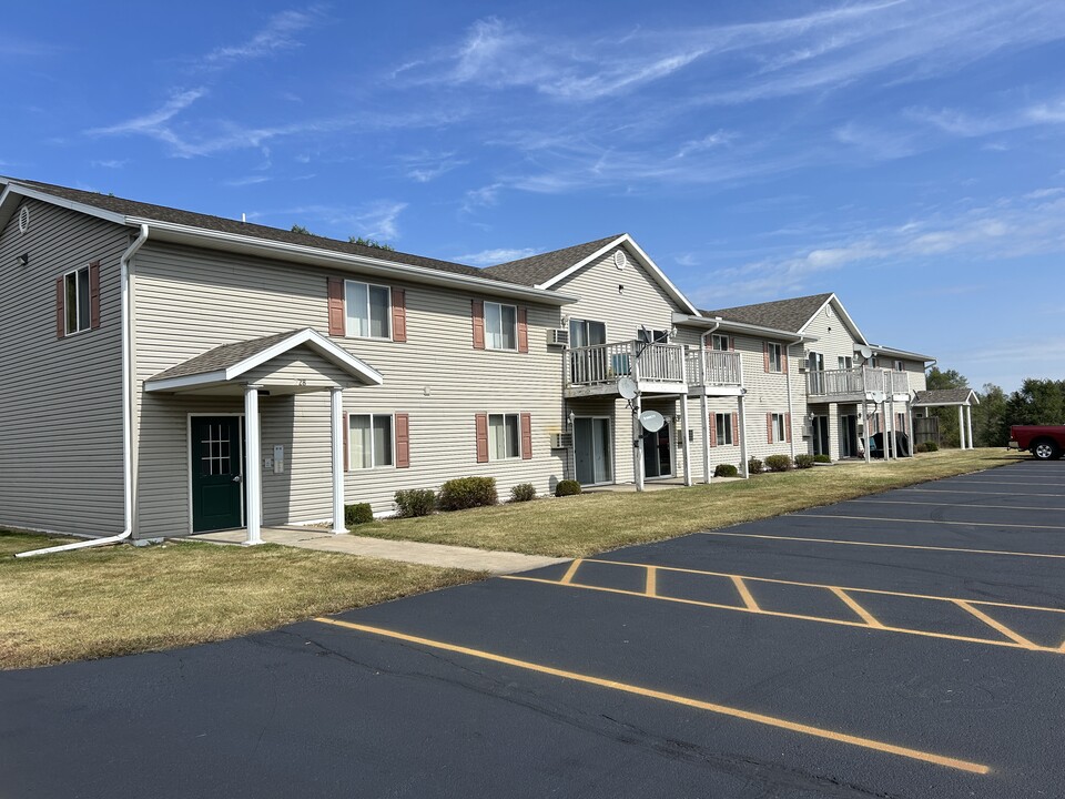 Silver Lake Rentals in Wautoma, WI - Foto de edificio