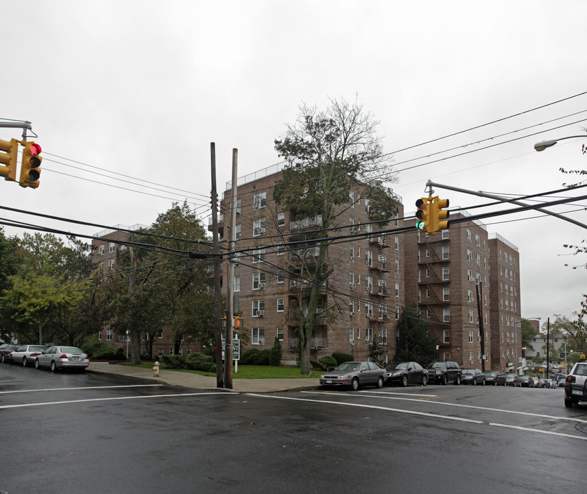 Edgerton Apartments in Jamaica, NY - Building Photo