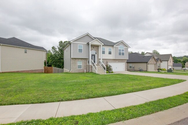 1092 Barnhill Rd in Clarksville, TN - Building Photo - Building Photo