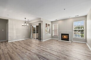 25340 Lake Mist Square in Chantilly, VA - Building Photo