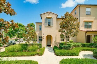 172 Borrego in Irvine, CA - Building Photo