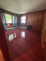 208 Miami St in Burlington, KS - Building Photo