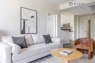 2201 S Beverly Glen Blvd in Los Angeles, CA - Building Photo - Building Photo