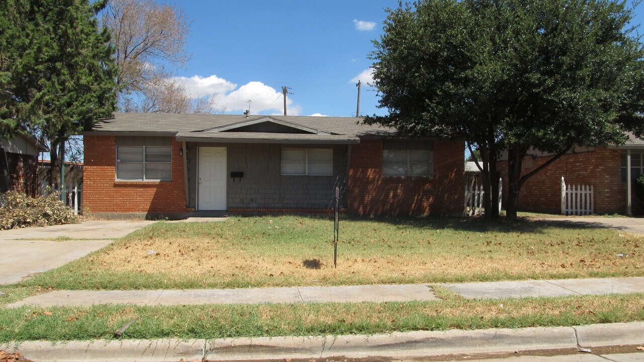 5612 44th St in Lubbock, TX - Building Photo