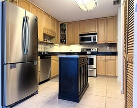 6671 Via Regina in Boca Raton, FL - Building Photo - Building Photo