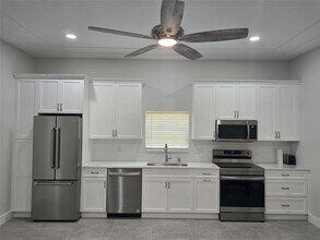 1600 Sunset Ln in Lutz, FL - Building Photo - Building Photo