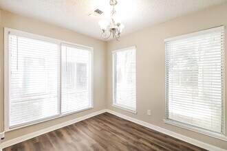 7311 Las Brisas Dr in Houston, TX - Building Photo - Building Photo