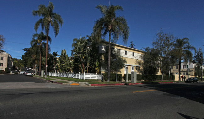 1900 N Kenmore Ave in Los Angeles, CA - Building Photo - Building Photo