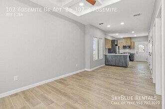 102 Yosemite Dr in Mission, TX - Building Photo - Building Photo