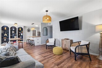 18 La Vista Ave in McAllen, TX - Building Photo - Building Photo