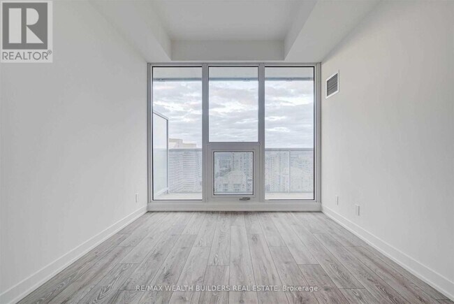 2206-2215 HOLMES Ave in North York, ON - Building Photo - Building Photo