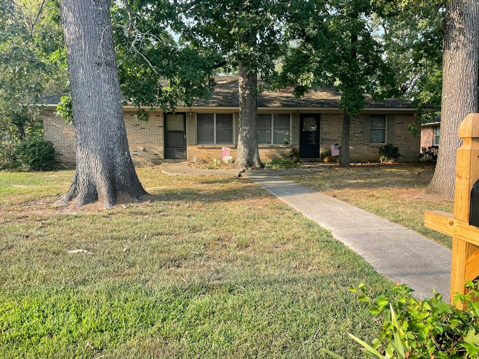 207 9th St NE in Cullman, AL - Building Photo