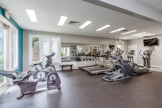 Peninsula Grove in Hampton, VA - Foto de edificio - Interior Photo