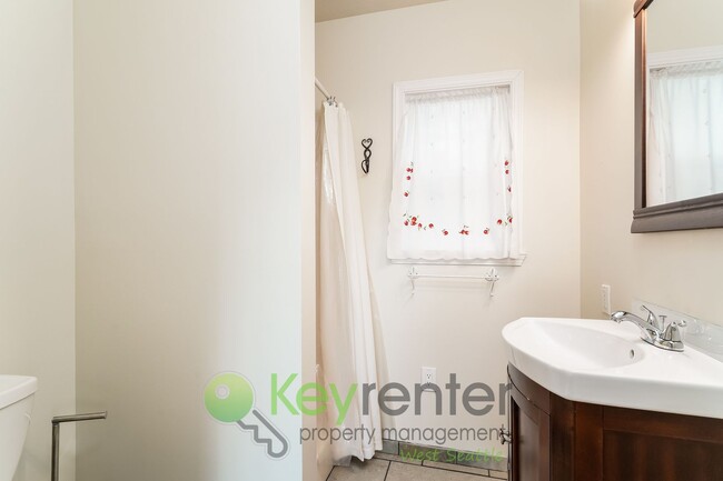 7130 31st Ave SW in Seattle, WA - Building Photo - Building Photo