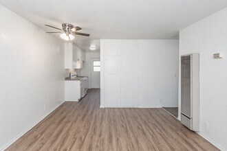 1375 Temple Ave. in Long Beach, CA - Foto de edificio - Interior Photo