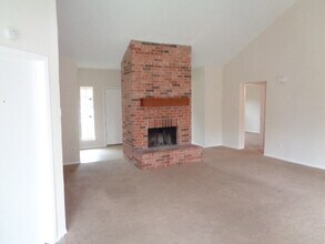 10211 Golden Sunshine Dr in Houston, TX - Building Photo - Building Photo