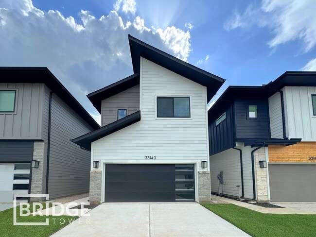 property at 33143 Oak Hts Pl