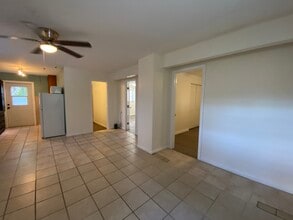 6237 SE Lake Circle Dr, Unit Unit A in Stuart, FL - Building Photo - Building Photo