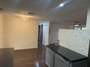 7634 Rosewood Dr in Port Richey, FL - Building Photo - Building Photo