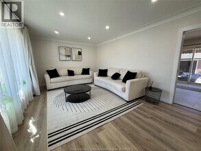 4143 Mt Royal Dr in Windsor, ON - Building Photo - Building Photo