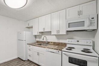 Summer Glen ~ Boutique Cottage Style Living Meets Hassle Free Leasing in Jacksonville, FL - Building Photo - Building Photo