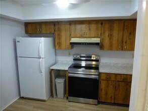 114 Lakeside Dr in Oldsmar, FL - Building Photo - Building Photo