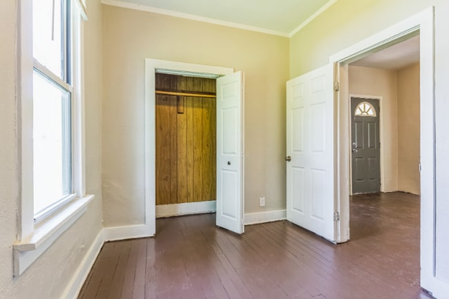 property at 2116 W Garden St