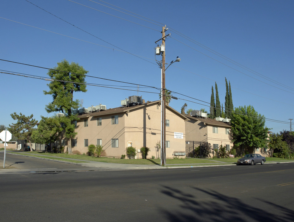 4325 N Chestnut Ave in Fresno, CA - Building Photo