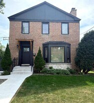 819 Albion Ave in Park Ridge, IL - Building Photo