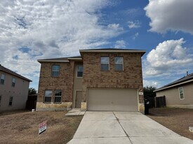 831 Lee Trevino in San Antonio, TX - Building Photo