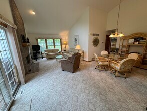 18465 Stonehedge Dr in Brookfield, WI - Building Photo - Building Photo