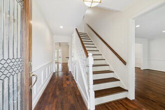 2427 Blue Water Ln in Houston, TX - Foto de edificio - Building Photo