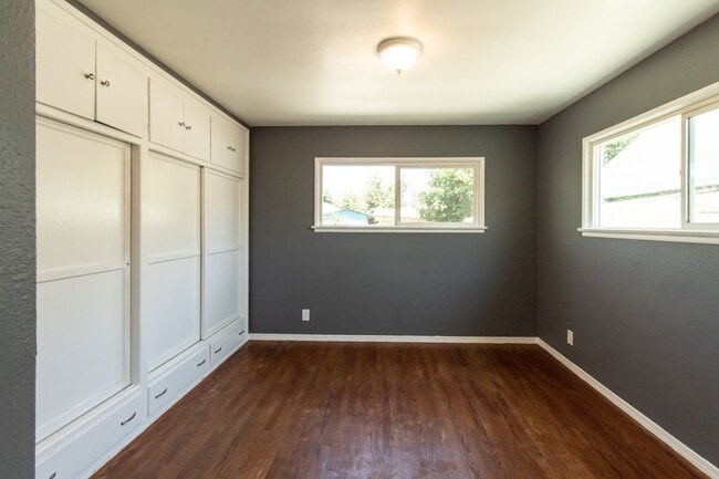 9617 Flower St in Bellflower, CA - Building Photo - Building Photo