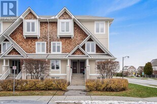 584 Lakeridge Dr in Ottawa, ON - Building Photo