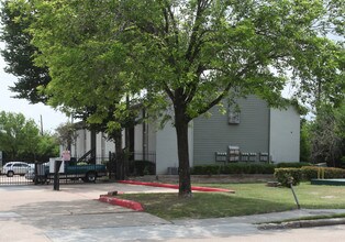 Forest Pointe in Houston, TX - Building Photo - Building Photo