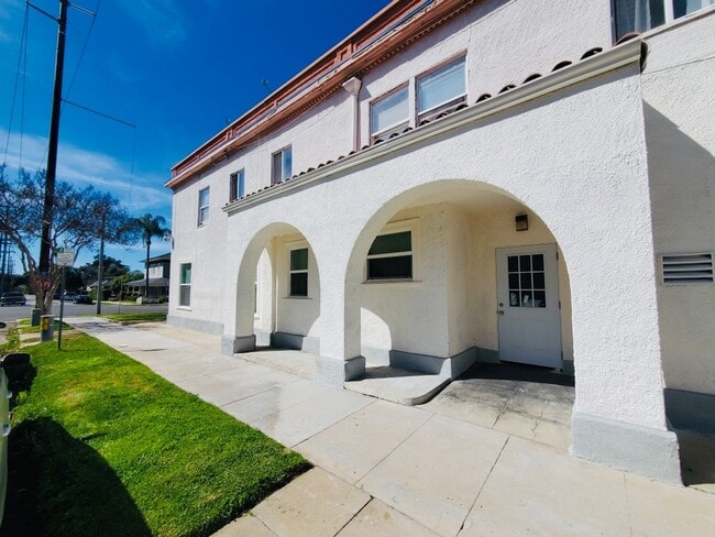 property at 7 E Clark St