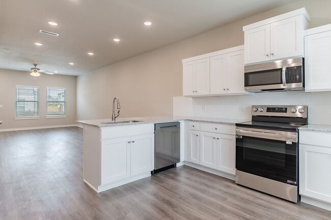 711 N Honey Locust Bnd in Fayetteville, AR - Building Photo - Building Photo