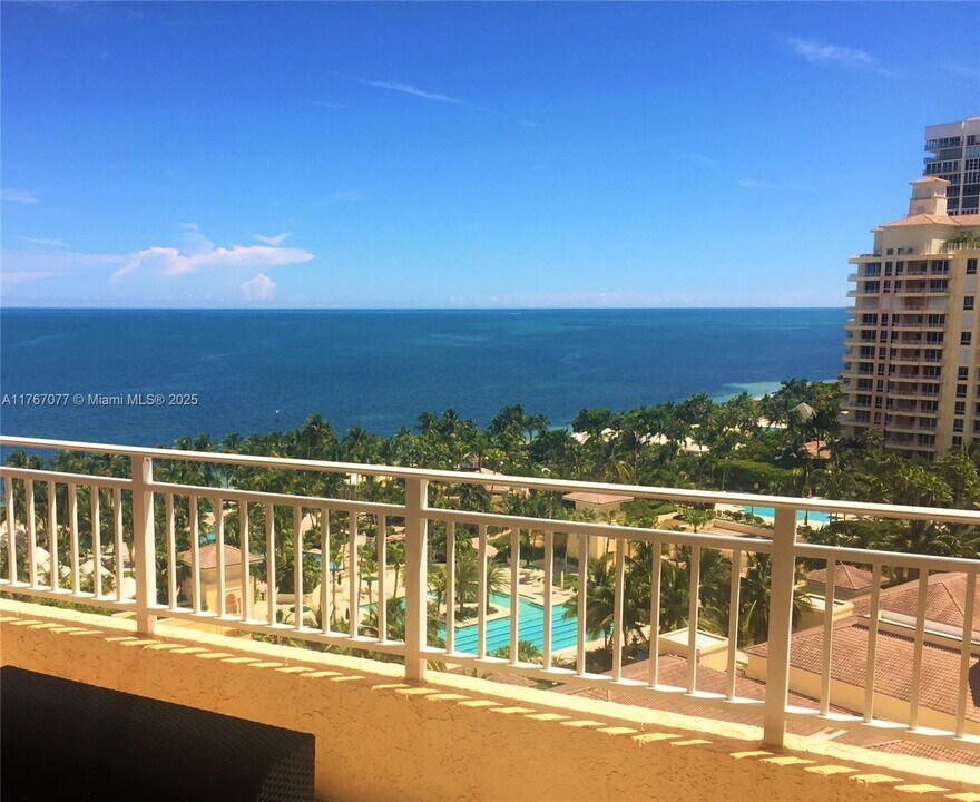 791 Crandon Blvd, Unit 1401 in Key Biscayne, FL - Building Photo